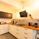 Apartment 90 Qm Business&group I Altstadt I 6 Schlafplätze In 3 Betten I 2 Arbeitsplätze I Wifi&lan I Fitness I Self Check-in Passau