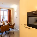90 Qm Business&group I Altstadt I 6 Schlafplätze In 3 Betten I 2 Arbeitsplätze I Wifi&lan I Fitness I Self Check-in Apartment Passau
